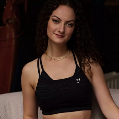 @curlyychloee
