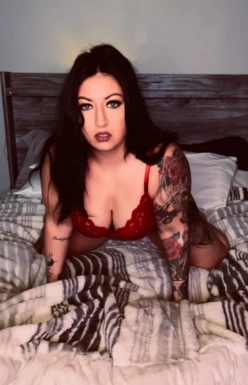 @carlyvonwolf